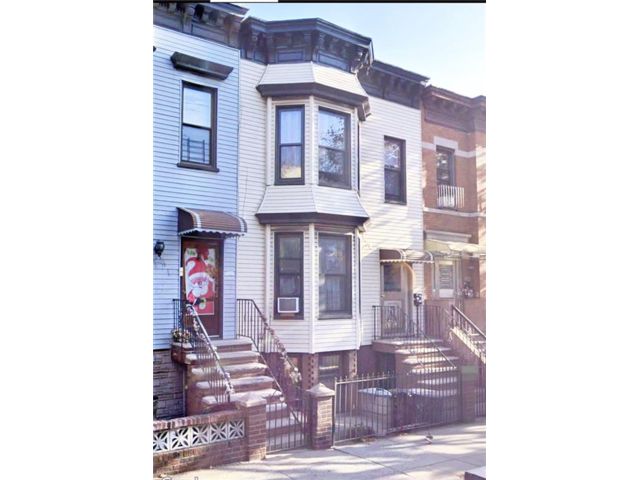 11 BR,  6.00 BTH &nbsp;Multi-family style home in Sunset Park