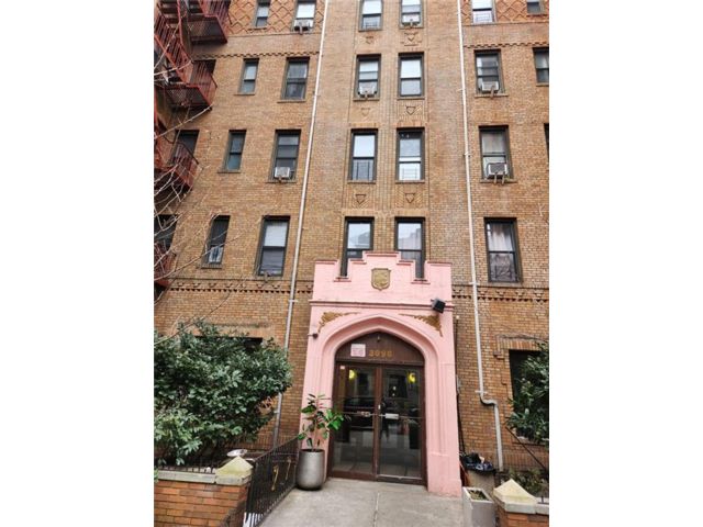  1 BR,  1.00 BTH &nbsp;Co-op style home in Brighton Beach