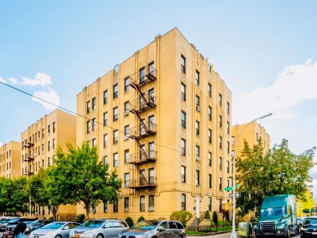  1 BR,  1.00 BTH &nbsp;Co-op style home in Midwood