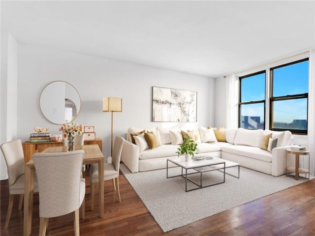  1 BR,  1.00 BTH &nbsp;Co-op style home in Midwood