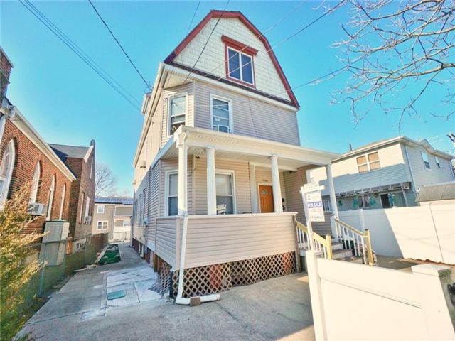 Studio,  0.00 BTH &nbsp;Multi-family style home in Tottenville