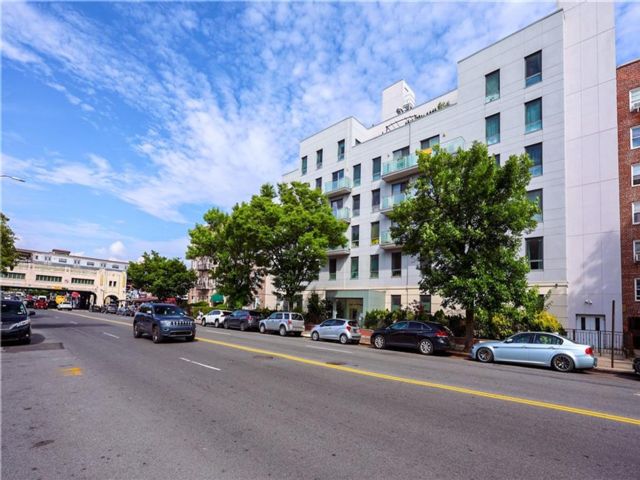  2 BR,  1.00 BTH &nbsp;Condominium style home in Bath Beach