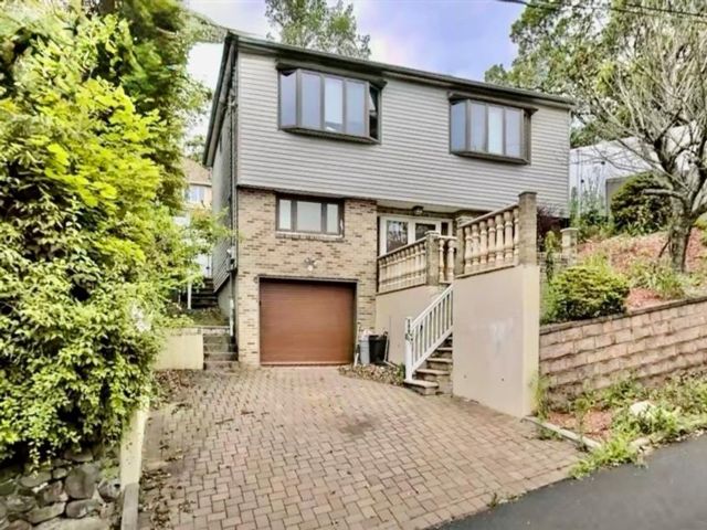  3 BR,  2.00 BTH &nbsp;Single family style home in Dongan Hills-above Hylan