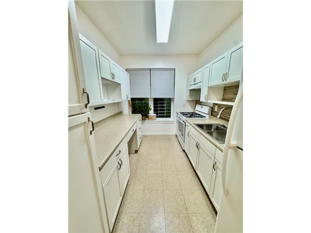  2 BR,  1.00 BTH &nbsp;Multi-family style home in Bensonhurst