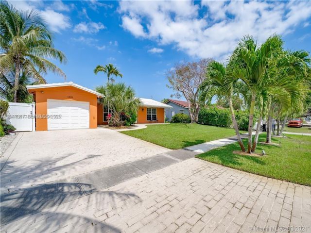  4 BR,  2.00 BTH &nbsp; style home in Hollywood