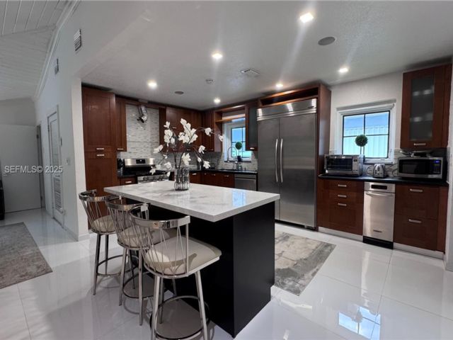  4 BR,  2.00 BTH &nbsp;Other style home in Hollywood