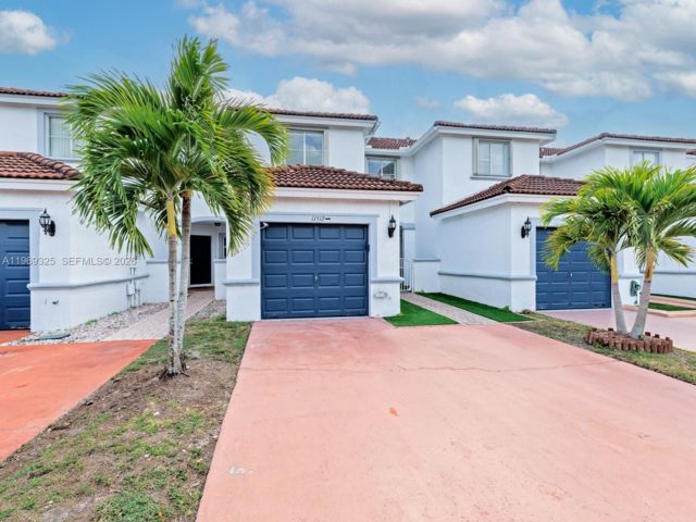  3 BR,  2.50 BTH &nbsp;Townhouse style home in Medley