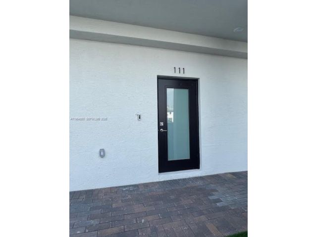  3 BR,  2.00 BTH &nbsp;Condo style home in Medley