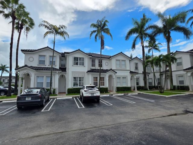  4 BR,  3.00 BTH &nbsp;Townhouse style home in Medley