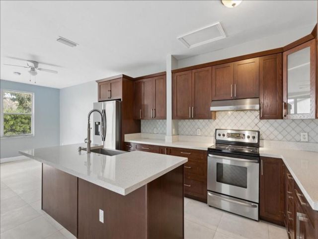  4 BR,  2.00 BTH &nbsp; style home in Pembroke Pines