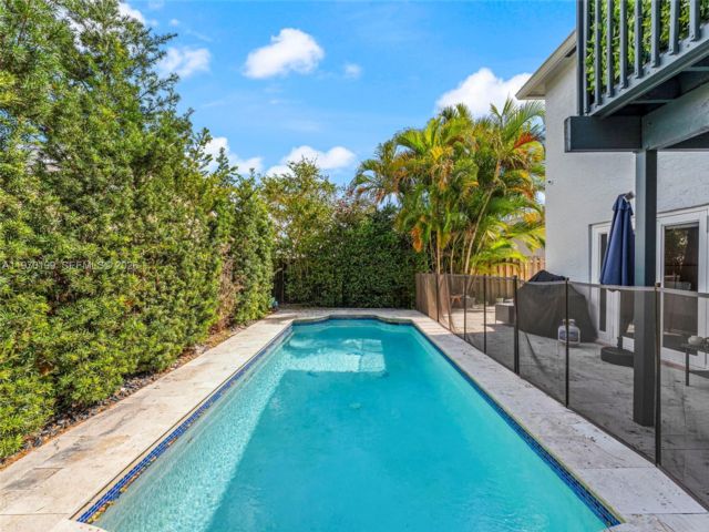  4 BR,  2.50 BTH &nbsp; style home in Sunrise