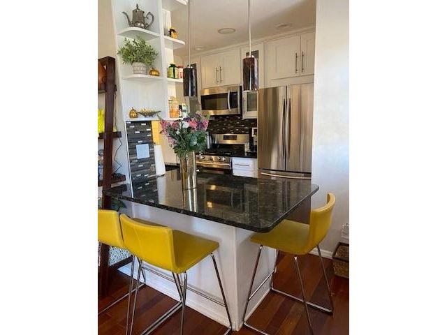  1 BR,  1.00 BTH &nbsp;Co-op style home in Gravesend