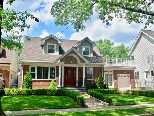  6 BR,  5.00 BTH &nbsp;Single family style home in Brooklyn Heights