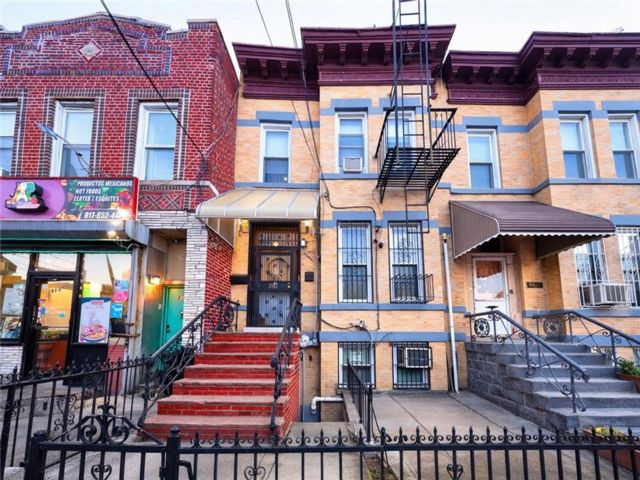  7 BR,  0.00 BTH &nbsp;Multi-family style home in Sunset Park
