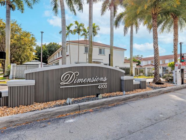  3 BR,  3.00 BTH &nbsp; style home in Medley