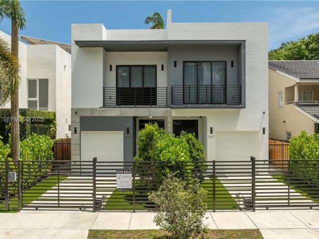  4 BR,  4.50 BTH &nbsp; style home in Miami