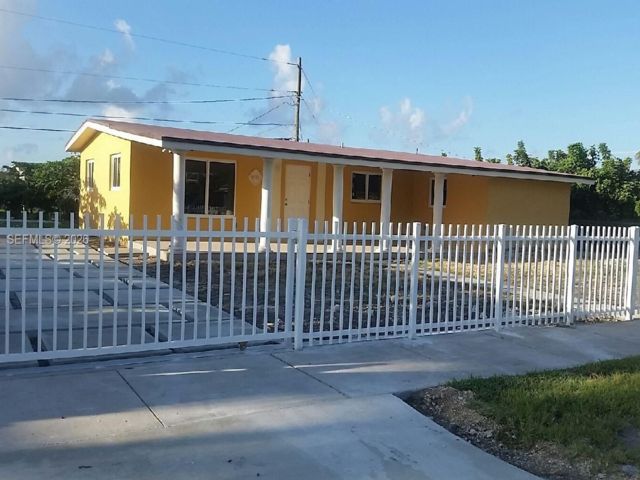  4 BR,  2.00 BTH &nbsp; style home in Homestead