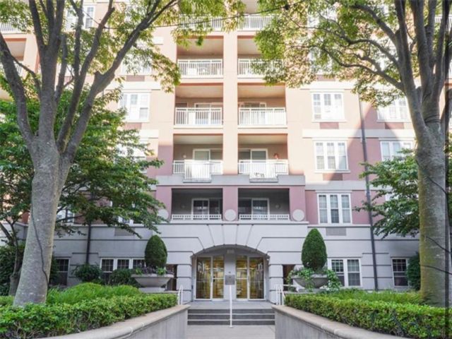  2 BR,  1.00 BTH &nbsp;Condominium style home in Brighton Beach