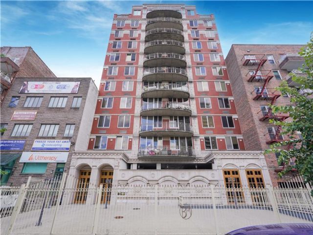  2 BR,  2.00 BTH &nbsp;Condominium style home in Brighton Beach