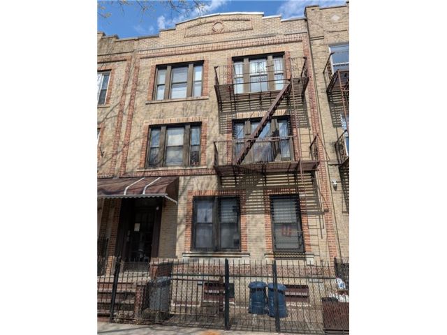  2 BR,  1.00 BTH &nbsp;Condominium style home in Bay Ridge