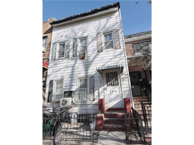  7 BR,  4.00 BTH &nbsp;Multi-family style home in Sunset Park