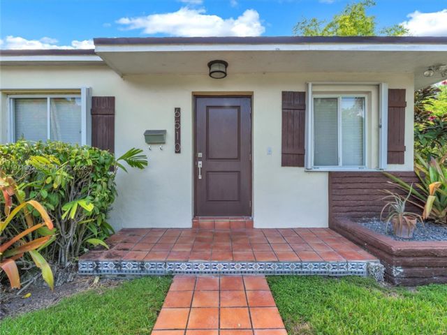  3 BR,  2.00 BTH &nbsp; style home in South Miami