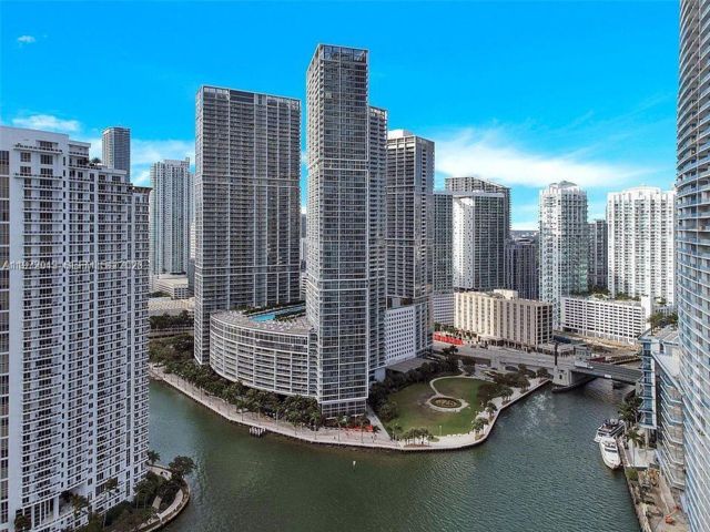  2 BR,  2.00 BTH &nbsp;Condo style home in Miami