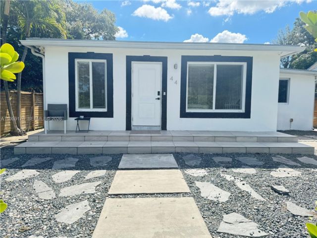  3 BR,  2.00 BTH &nbsp;Other style home in Miami
