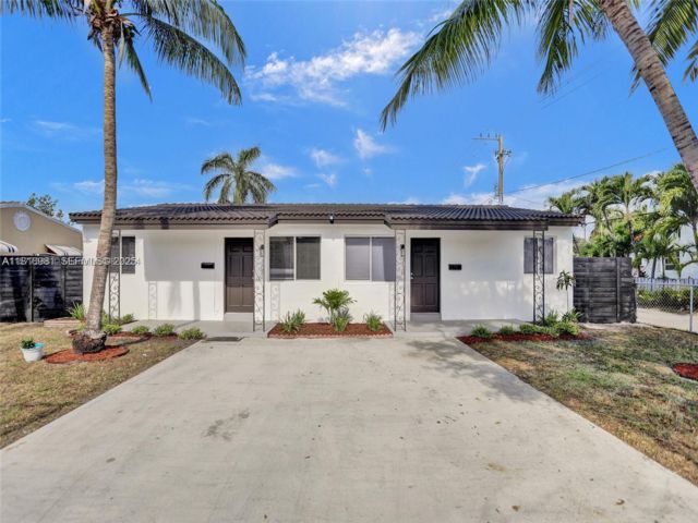  2 BR,  1.00 BTH &nbsp; style home in Hollywood