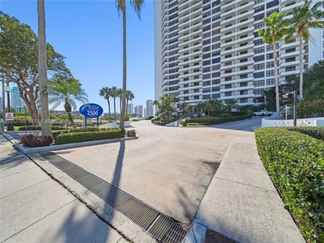  2 BR,  2.00 BTH &nbsp; style home in Hallandale Beach