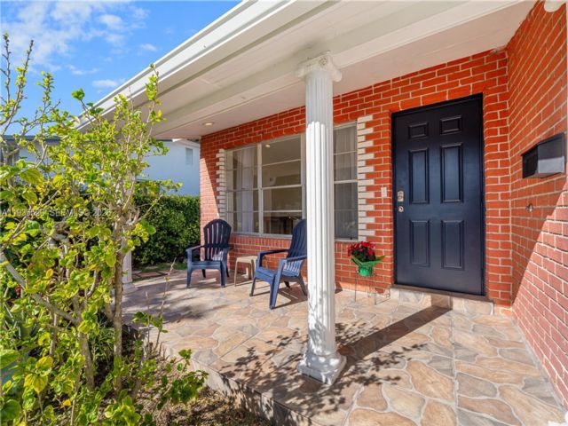  2 BR,  2.00 BTH &nbsp; style home in Dania