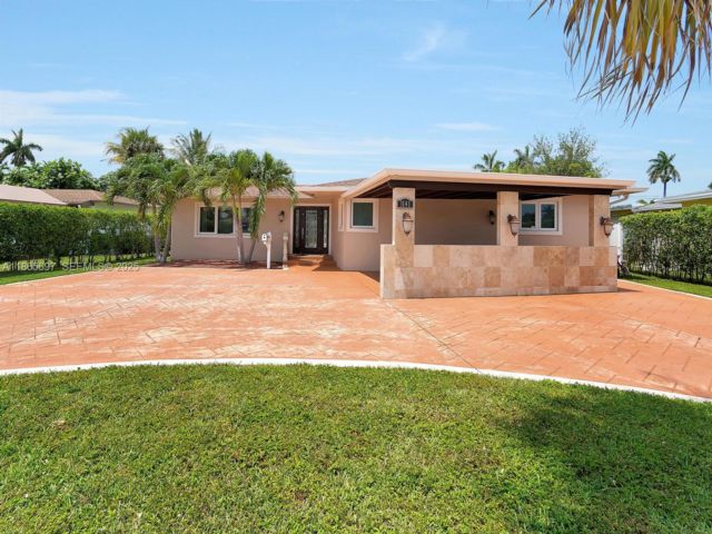  2 BR,  2.50 BTH &nbsp; style home in Hollywood