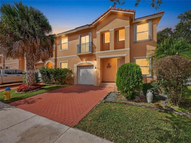  4 BR,  2.50 BTH &nbsp; style home in Pembroke Pines
