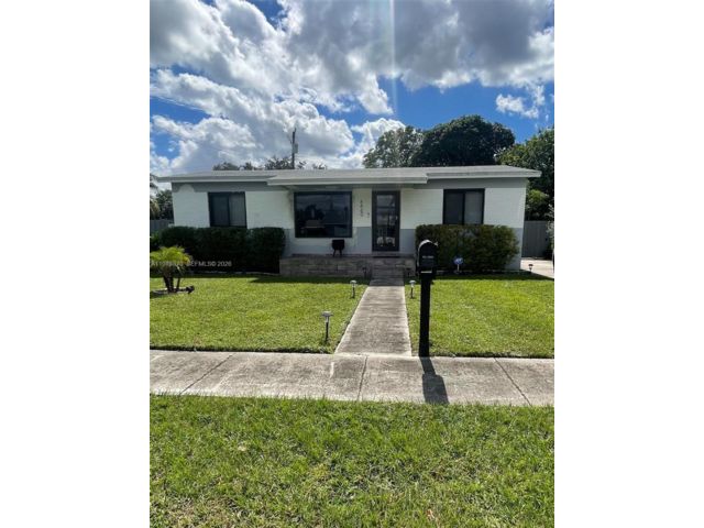  3 BR,  2.00 BTH &nbsp; style home in Hollywood