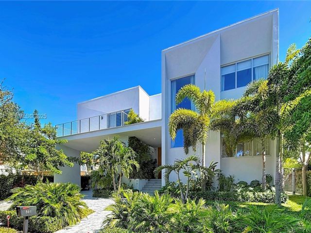  5 BR,  5.50 BTH &nbsp; style home in Key Biscayne