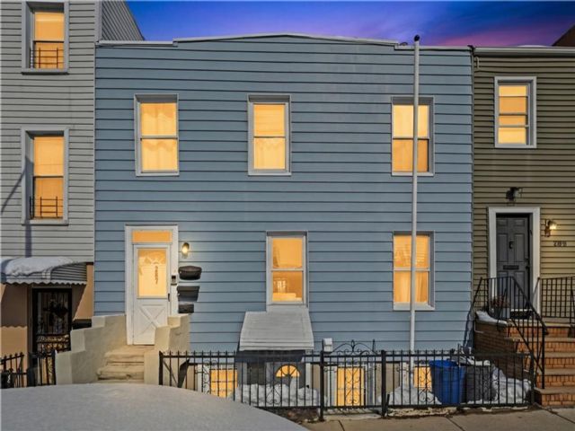  5 BR,  3.00 BTH &nbsp;Multi-family style home in Greenwood Heights
