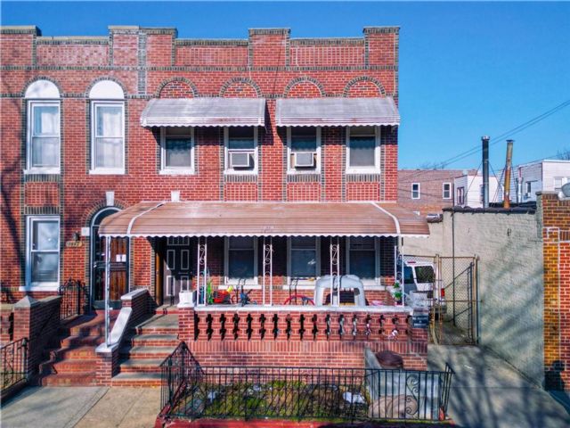 10 BR,  0.00 BTH &nbsp;Multi-family style home in Bensonhurst