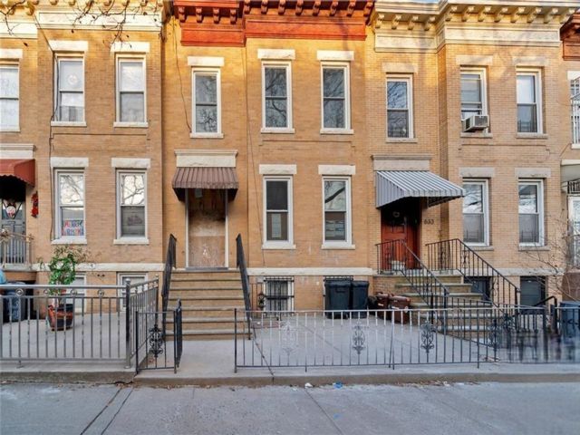  5 BR,  4.00 BTH &nbsp;Multi-family style home in Sunset Park