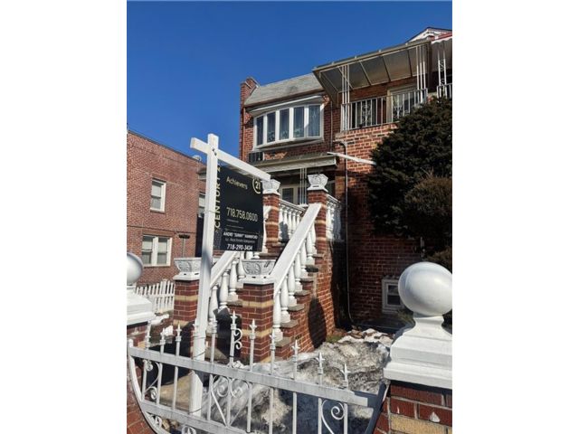  5 BR,  2.00 BTH &nbsp;Multi-family style home in East Flatbush