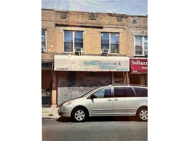 Studio,  0.00 BTH &nbsp;Mixed use style home in Bensonhurst