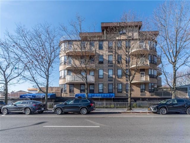  2 BR,  2.00 BTH &nbsp;Condominium style home in Sheepshead Bay