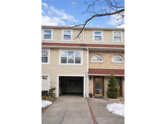  3 BR,  3.00 BTH &nbsp;Single family style home in Bulls Head