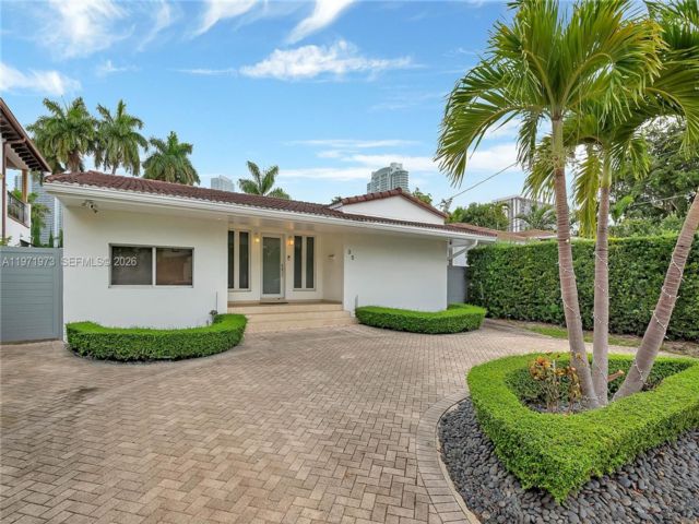  3 BR,  3.00 BTH &nbsp; style home in Miami