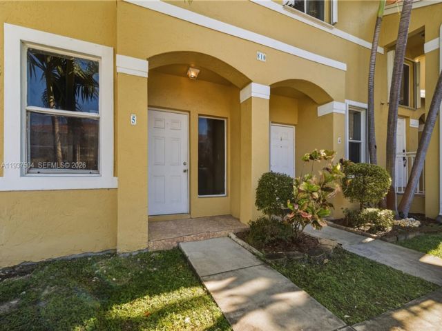  2 BR,  2.50 BTH &nbsp; style home in Miami