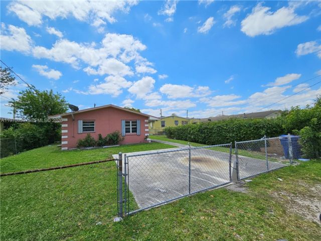  2 BR,  1.00 BTH &nbsp; style home in Miami