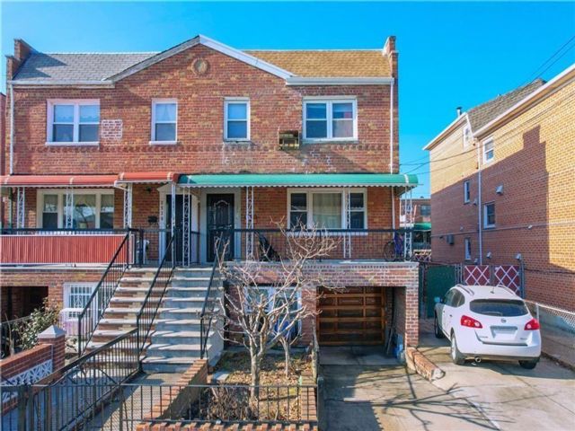  7 BR,  3.00 BTH &nbsp;Multi-family style home in Bath Beach