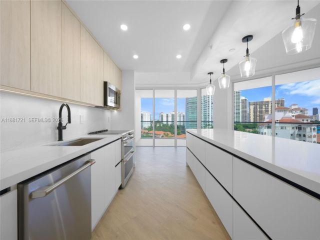  2 BR,  2.00 BTH &nbsp; style home in Aventura