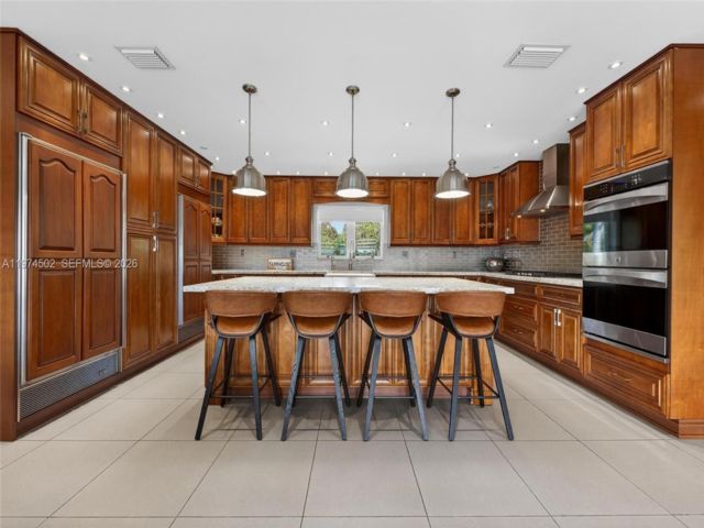  5 BR,  4.00 BTH &nbsp; style home in Miami