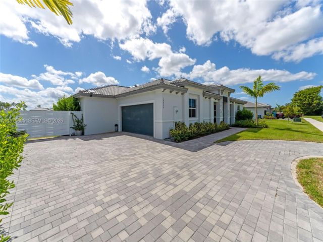  4 BR,  3.50 BTH &nbsp; style home in Homestead