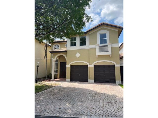  4 BR,  2.50 BTH &nbsp;Townhouse style home in Medley